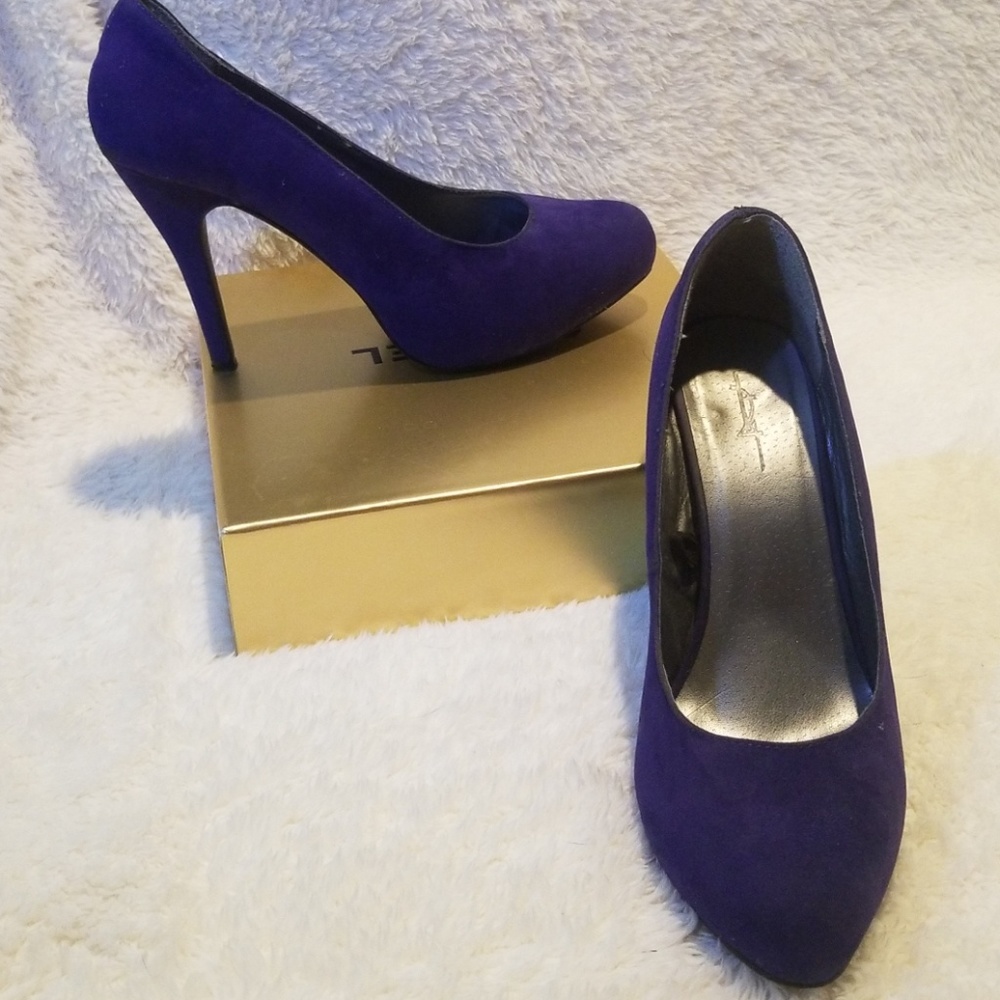 Royal Blue Pumps Forever 21 8.5 sz